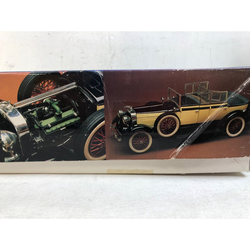 Minicraft 1928 Lincoln L Dietrich 1:16 Scale Convertible Sedan Model Kit 11217