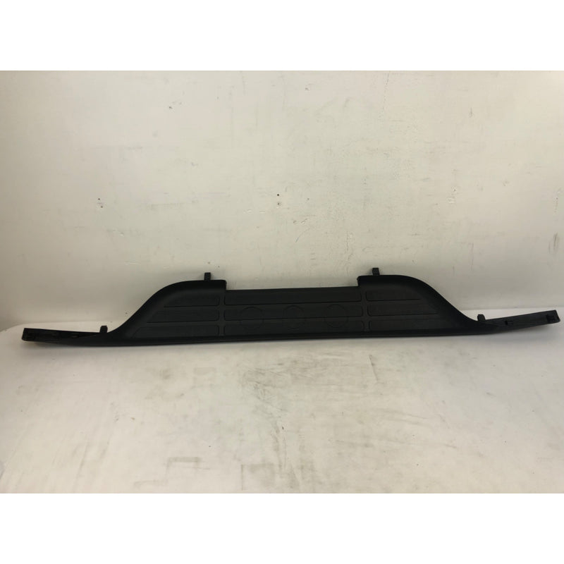 Bumper Step Pad Compatible With 2002-2006 Chevrolet Avalanche 1500 2500 Center