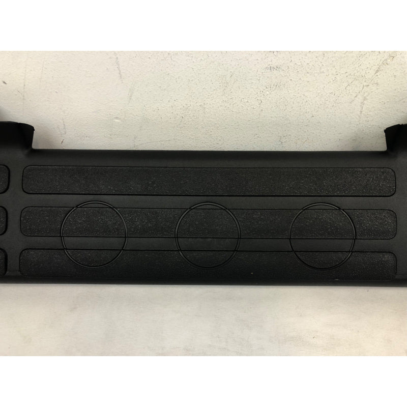 Bumper Step Pad Compatible With 2002-2006 Chevrolet Avalanche 1500 2500 Center